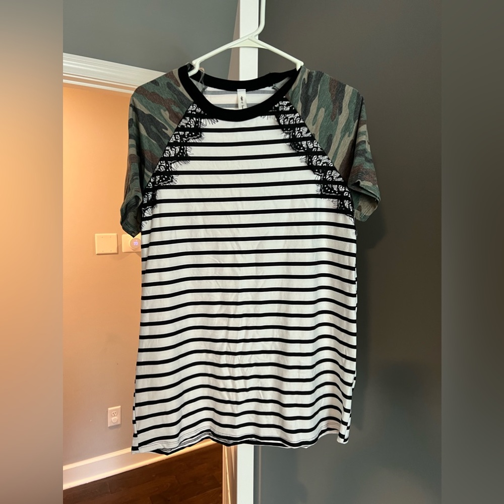 Lacey Camo Women’s Top - Size Large
